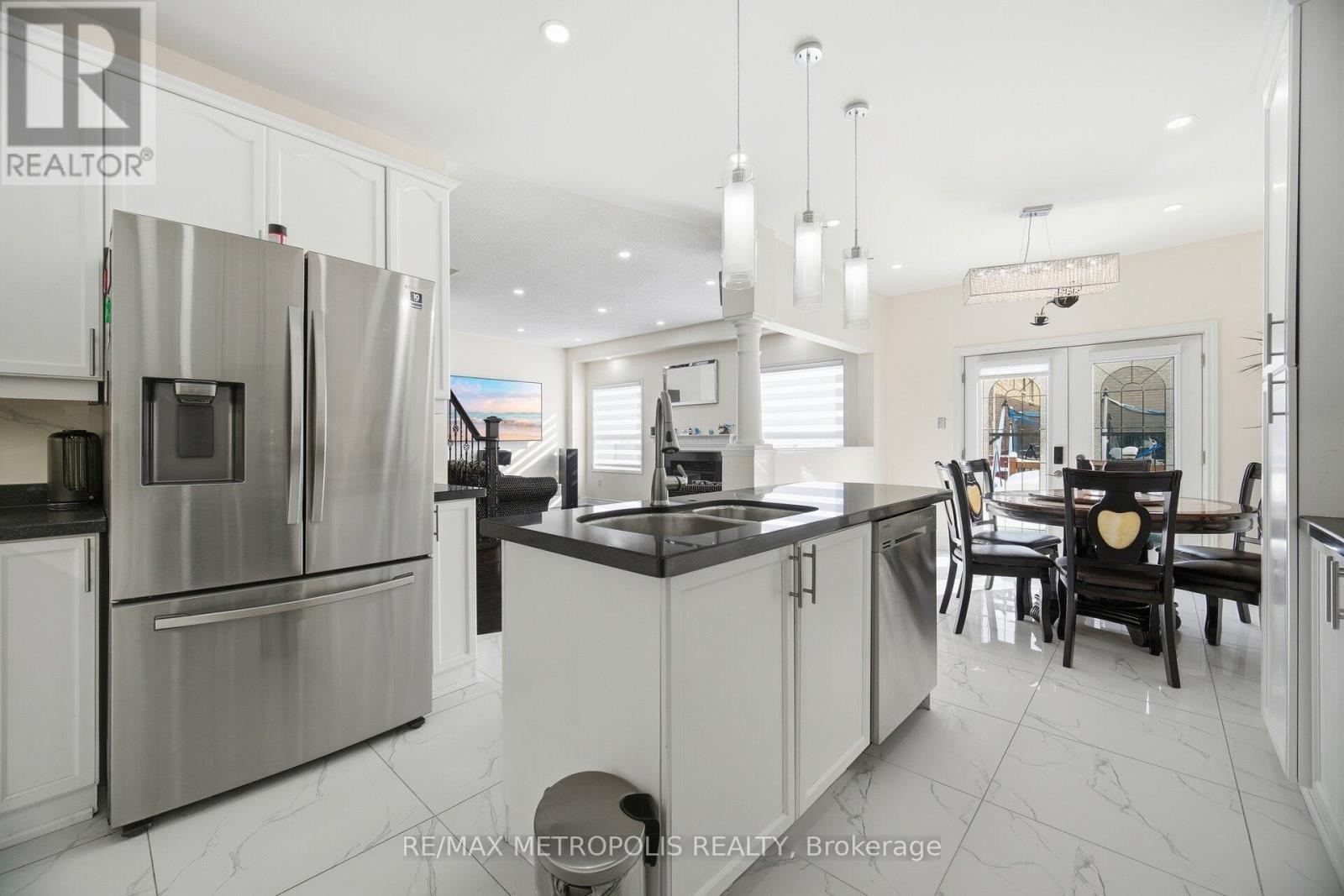 43 El Camino Way, Brampton, Ontario  L7A 3C4 - Photo 10 - W12735702