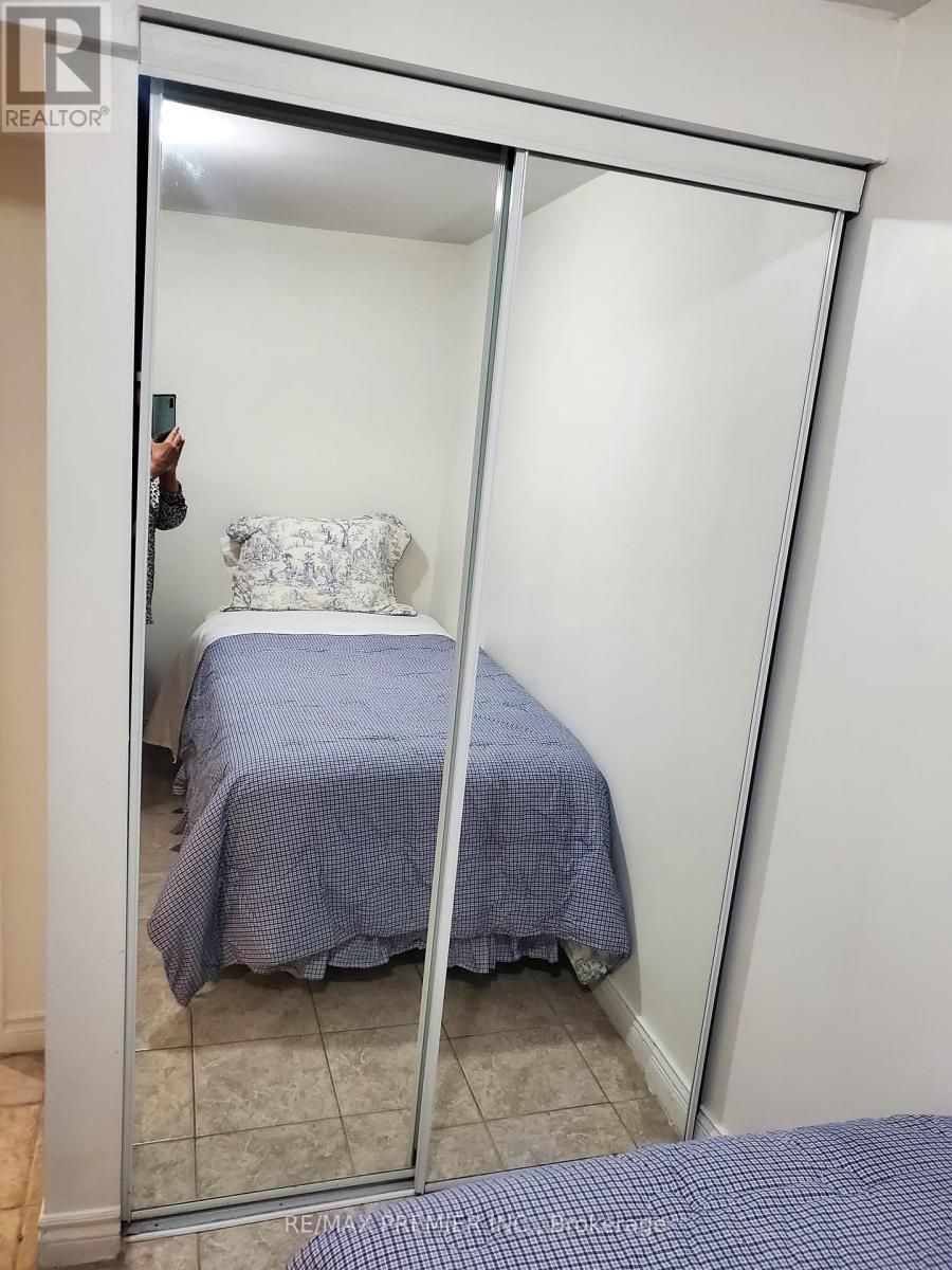 5272 Brookwood Court, Mississauga, Ontario  L5V 2N8 - Photo 11 - W12735722