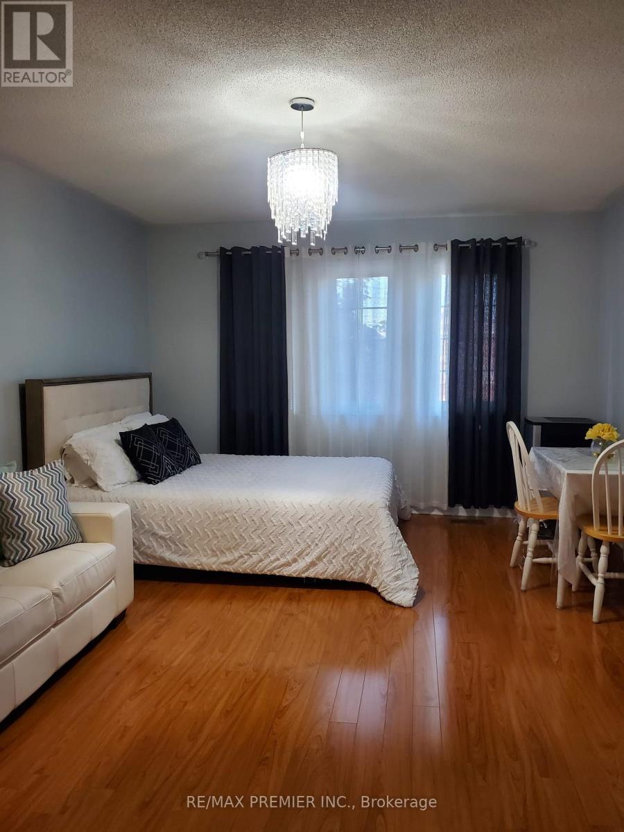 5272 Brookwood Court, Mississauga, Ontario  L5V 2N8 - Photo 13 - W12735722