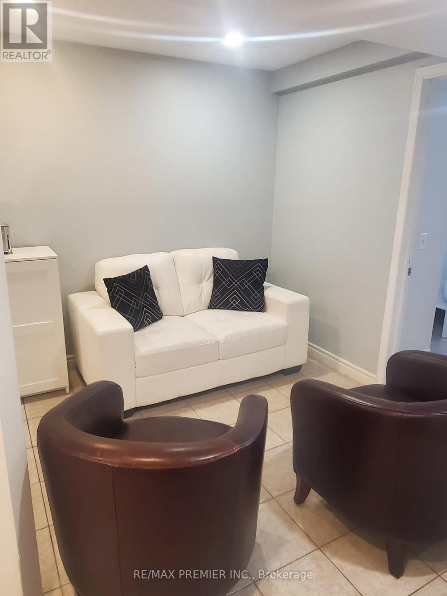 5272 Brookwood Court, Mississauga, Ontario  L5V 2N8 - Photo 6 - W12735722