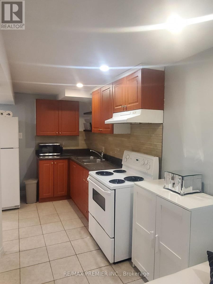 5272 Brookwood Court, Mississauga, Ontario  L5V 2N8 - Photo 7 - W12735722