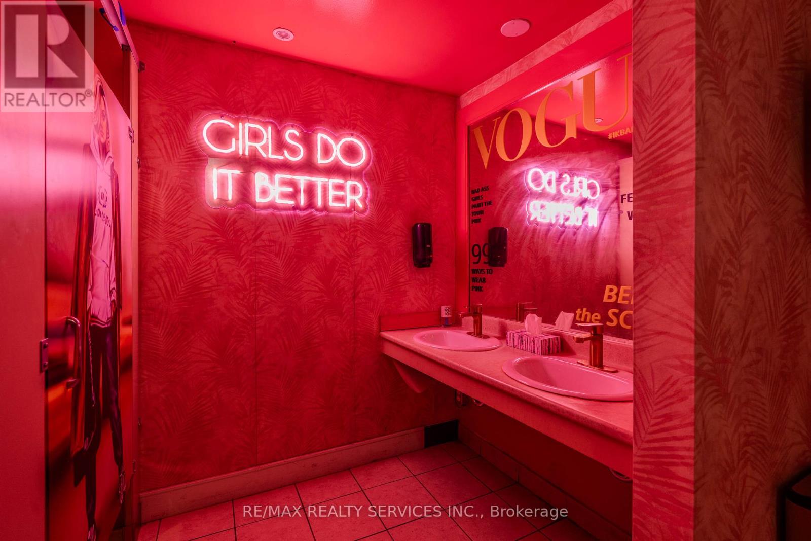 2055 Dundas Street, Mississauga, Ontario  L4X 2W1 - Photo 5 - W12735756