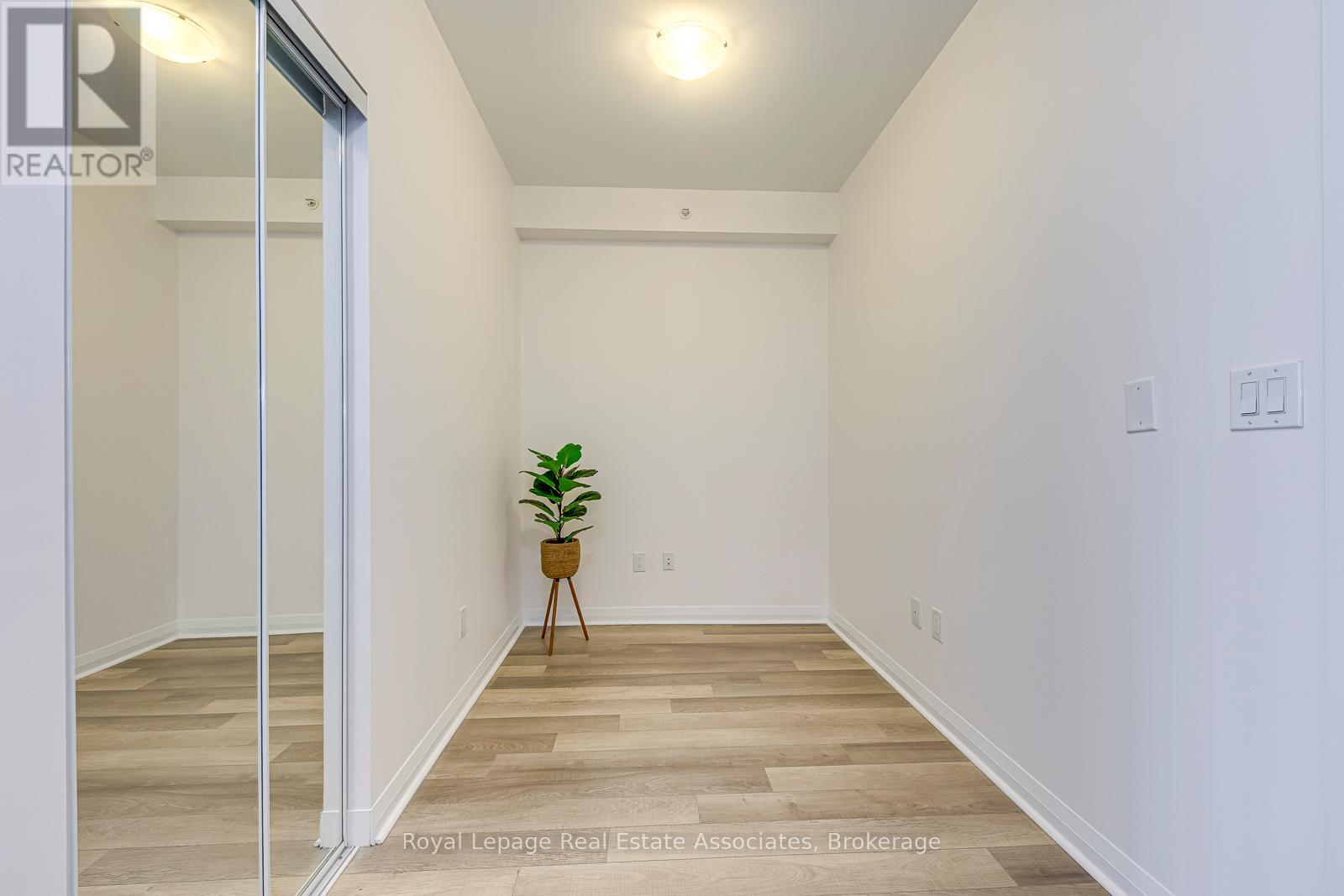 1416 - 5033 Four Springs Avenue, Mississauga, Ontario  L5R 0G6 - Photo 4 - W12735834