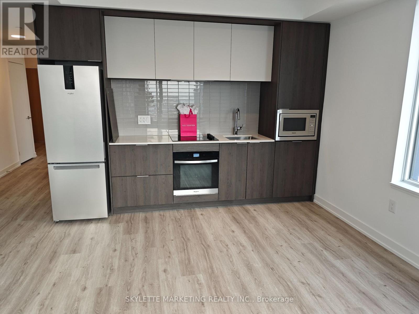 2204 - 395 SQUARE ONE DRIVE, Mississauga, Ontario