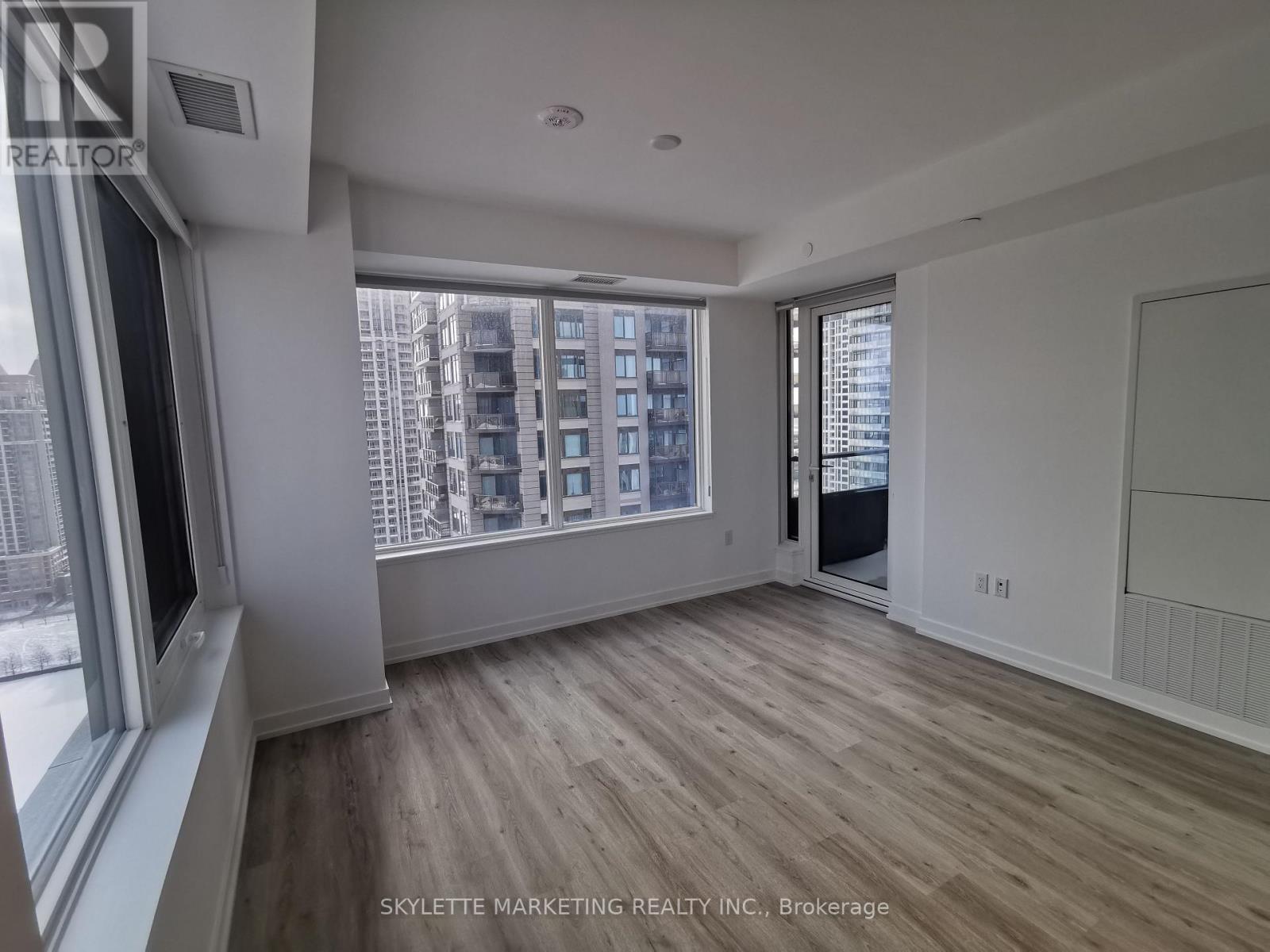 2204 - 395 Square One Drive, Mississauga, Ontario  L5B 0P6 - Photo 2 - W12735876