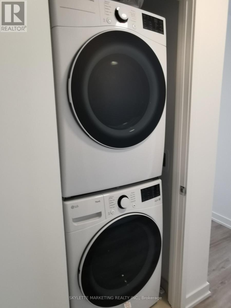 2204 - 395 Square One Drive, Mississauga, Ontario  L5B 0P6 - Photo 9 - W12735876