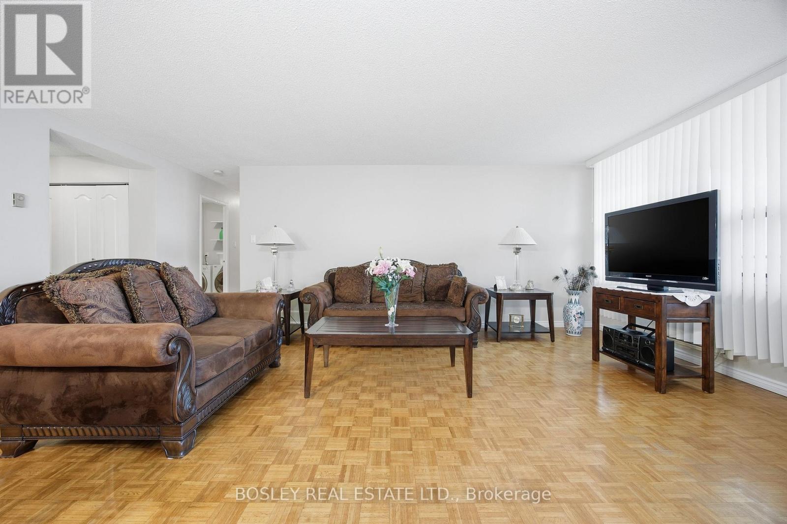 1008 - 511 The West Mall, Toronto, Ontario  M9C 1G5 - Photo 11 - W12735890