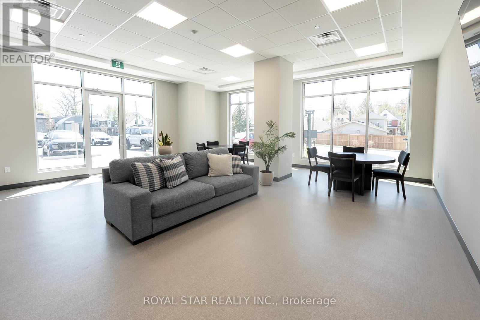 407 - 118 West Street, Port Colborne, Ontario  L3K 4E6 - Photo 5 - X12735836