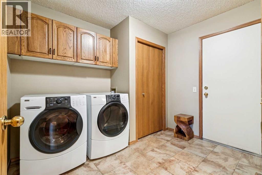 75 Shawnee Crescent, Calgary, Alberta  T2Y 1W4 - Photo 17 - A2276077