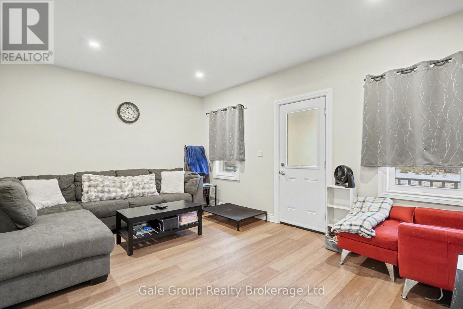 27 Oxford Street W, Blandford-Blenheim, Ontario  N0J 1G0 - Photo 9 - X12735978