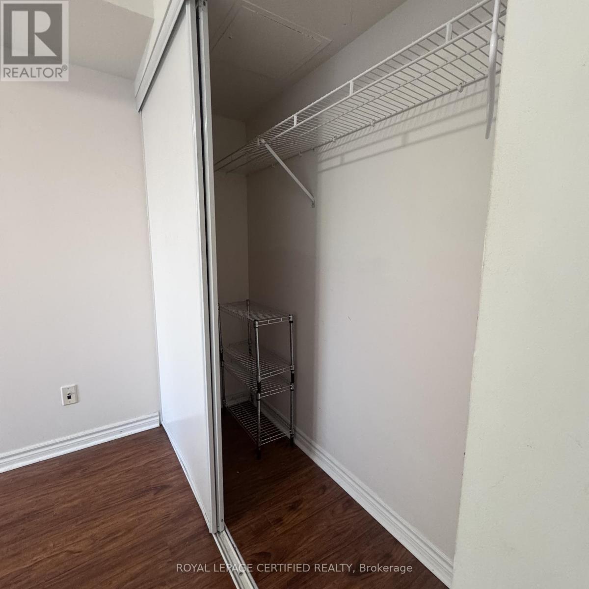 2021 - 25 Kingsbridge Garden Circle, Mississauga, Ontario  L5R 4B1 - Photo 11 - W12733806