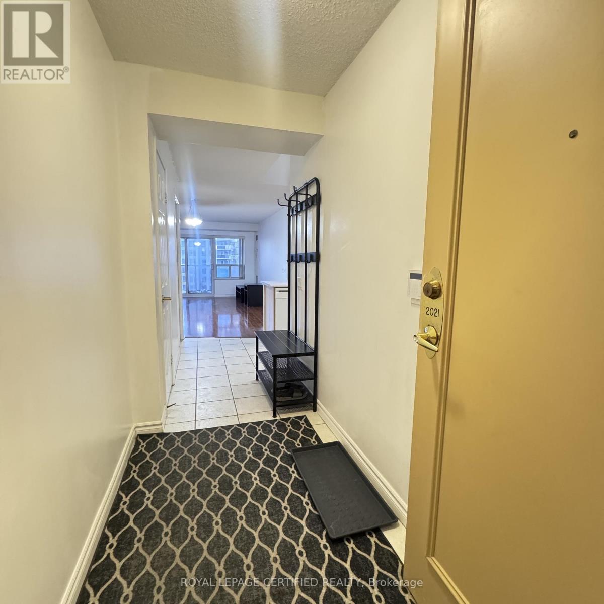 2021 - 25 Kingsbridge Garden Circle, Mississauga, Ontario  L5R 4B1 - Photo 5 - W12733806