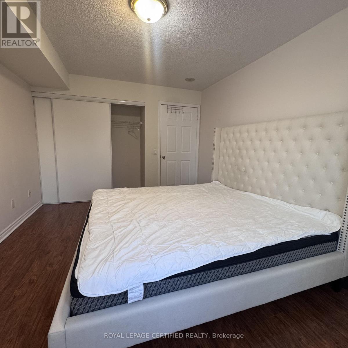 2021 - 25 Kingsbridge Garden Circle, Mississauga, Ontario  L5R 4B1 - Photo 9 - W12733806