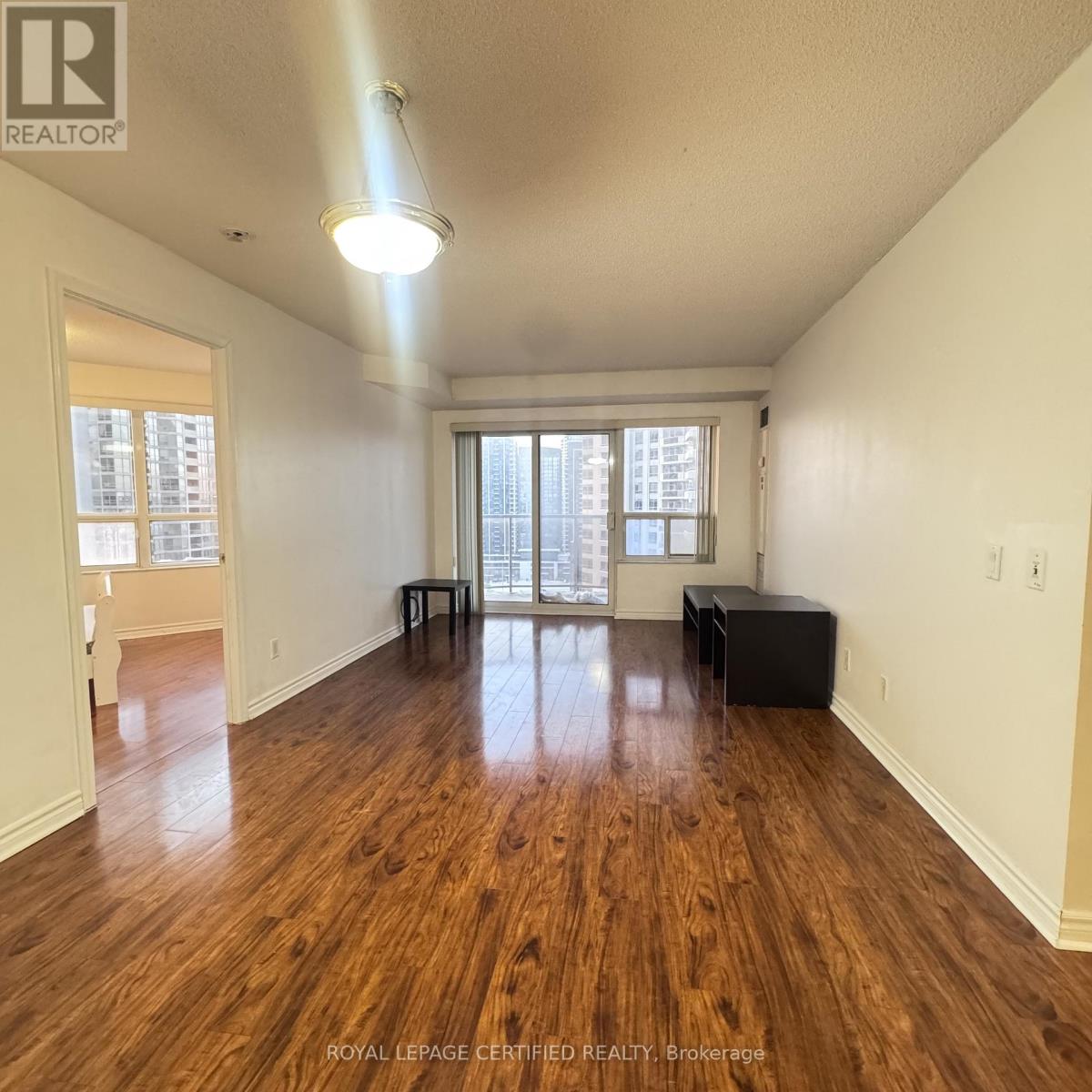 2021 - 25 Kingsbridge Garden Circle, Mississauga, Ontario  L5R 4B1 - Photo 6 - W12733806