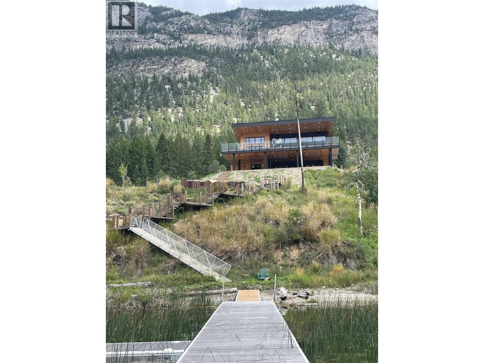 8679 Cottage Lane, Canal Flats, British Columbia  V0B 1B0 - Photo 10 - 10374127