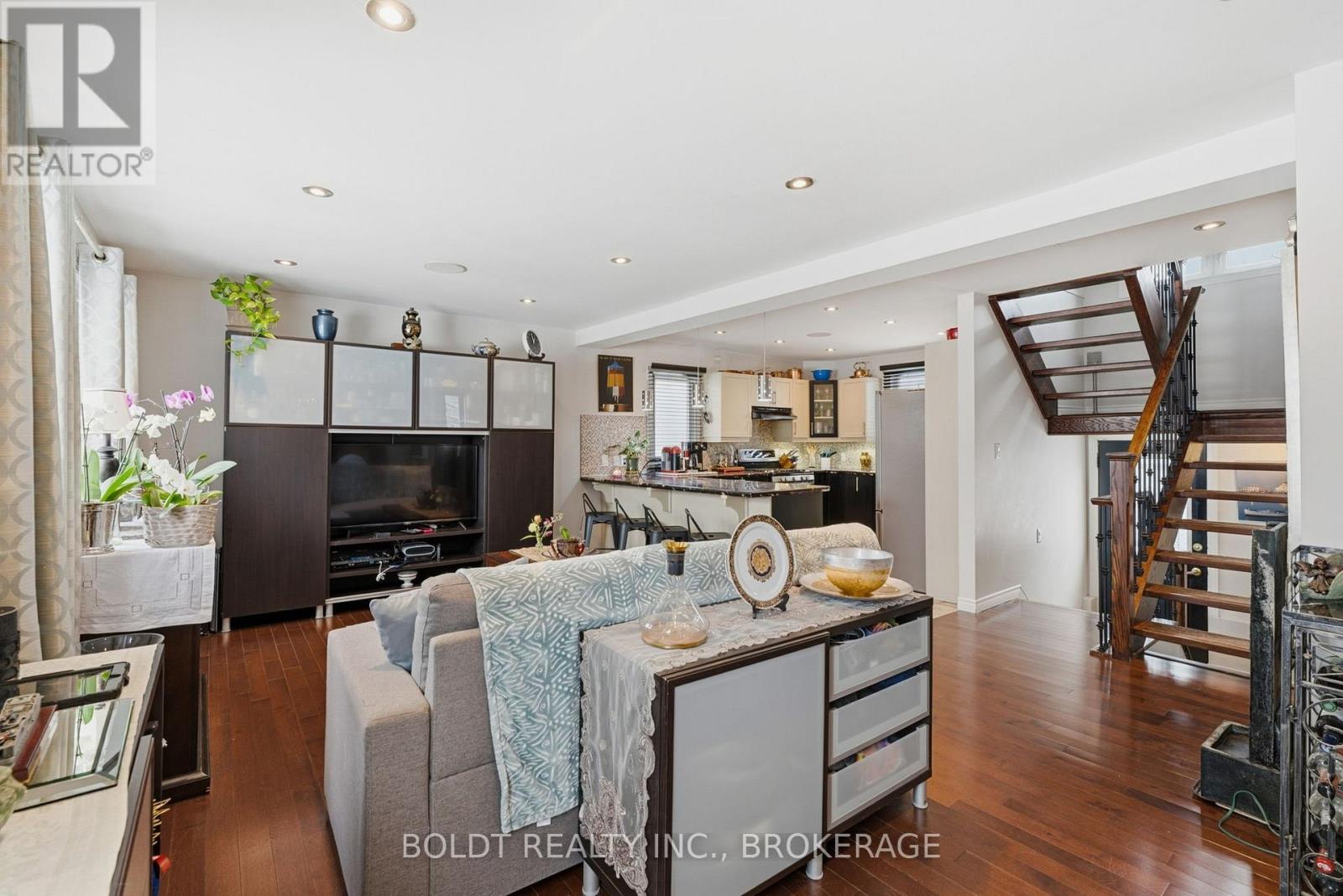 204 Auburn Avenue, Hamilton, Ontario  L8K 3B5 - Photo 6 - X12735946