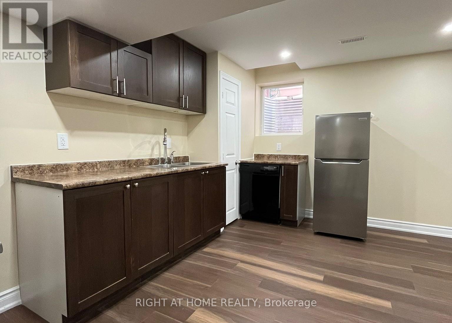 Bsm - 63 Forbes Terrace, Milton, Ontario  L9T 3X8 - Photo 6 - W12709778