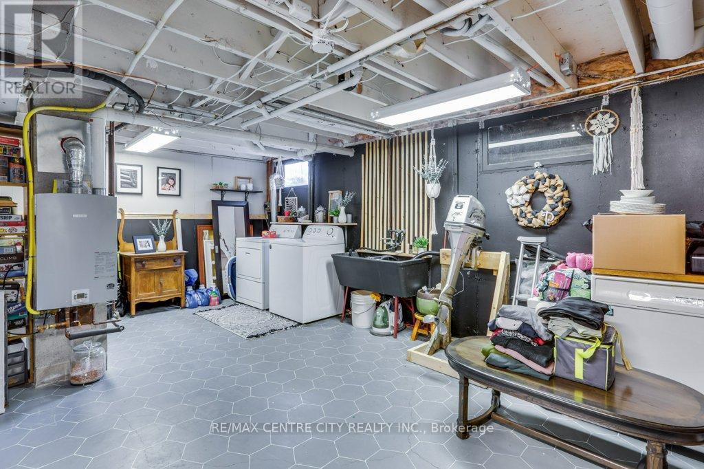 258 Mary Street, Dutton/dunwich, Ontario  N0L 1J0 - Photo 36 - X12712532