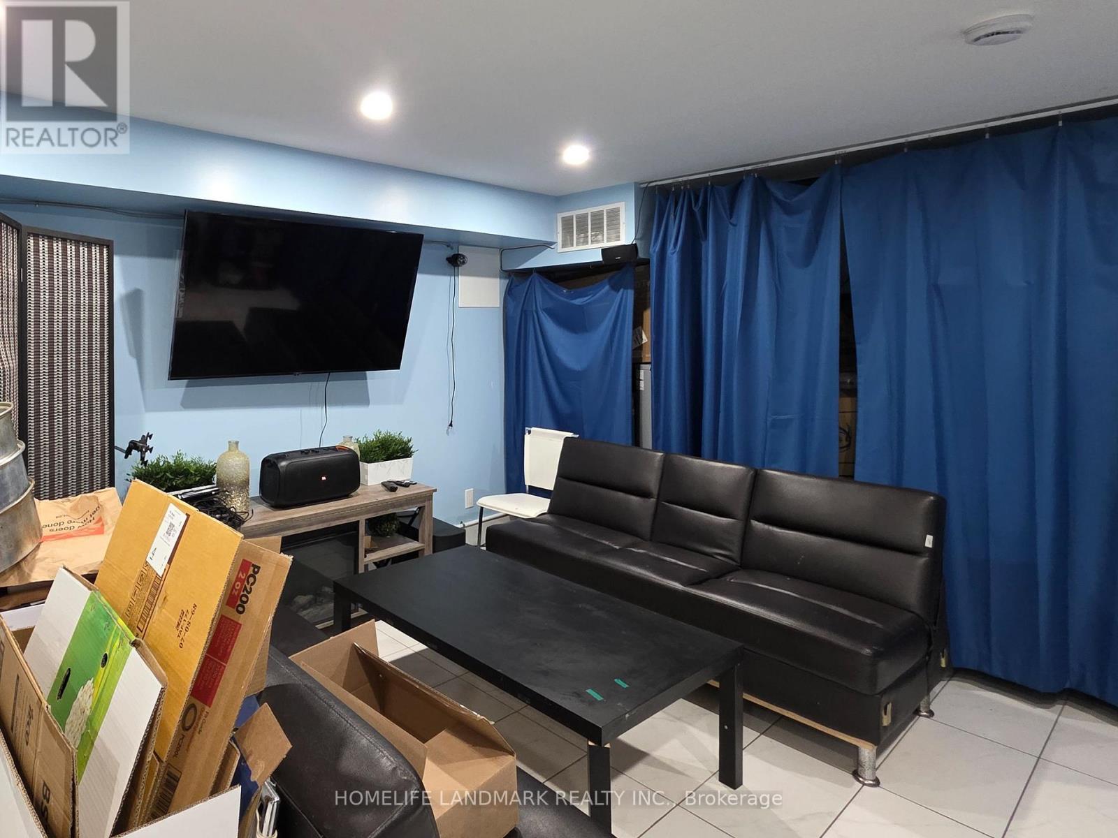 1027 Pape Avenue, Toronto, Ontario  M4K 3W1 - Photo 38 - E12735934