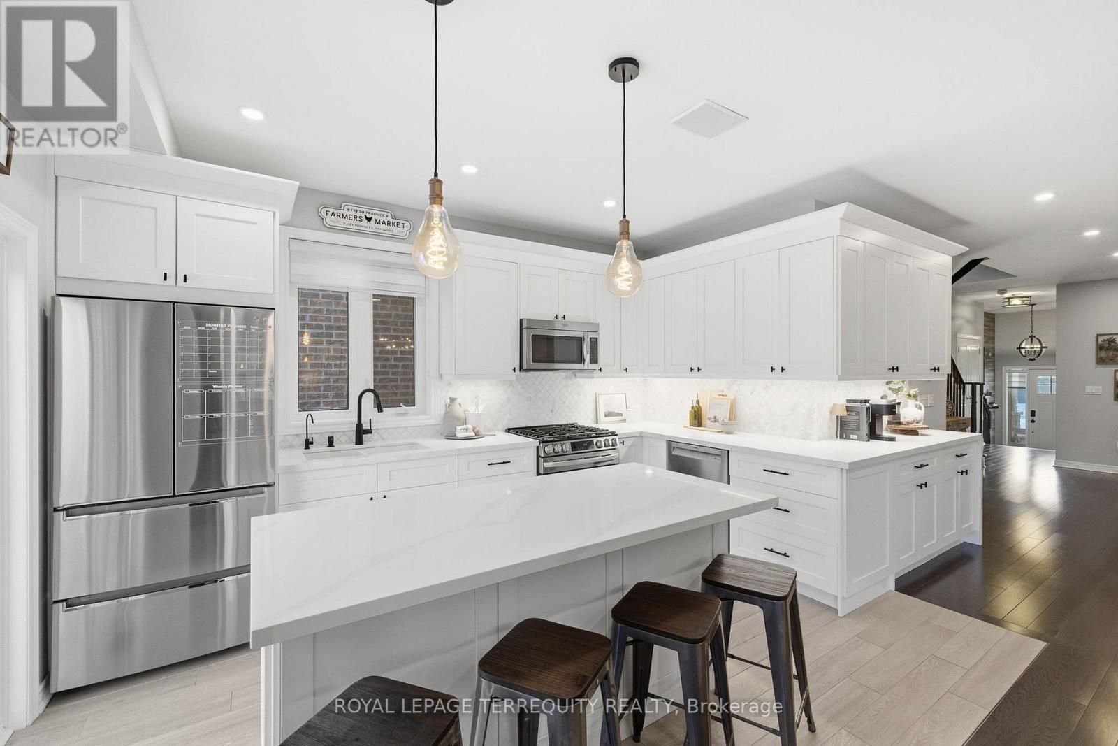 146 Underwood Drive, Whitby, Ontario  L1M 0K9 - Photo 15 - E12736030