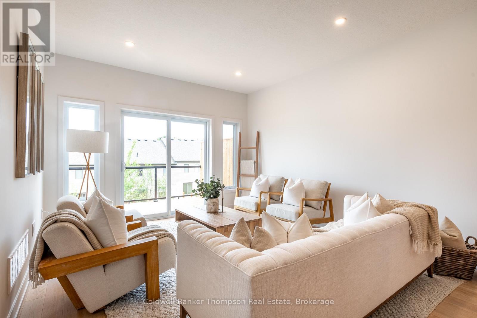 32 Charles Morley Boulevard, Huntsville, Ontario  P1H 0G5 - Photo 1 - X12407443