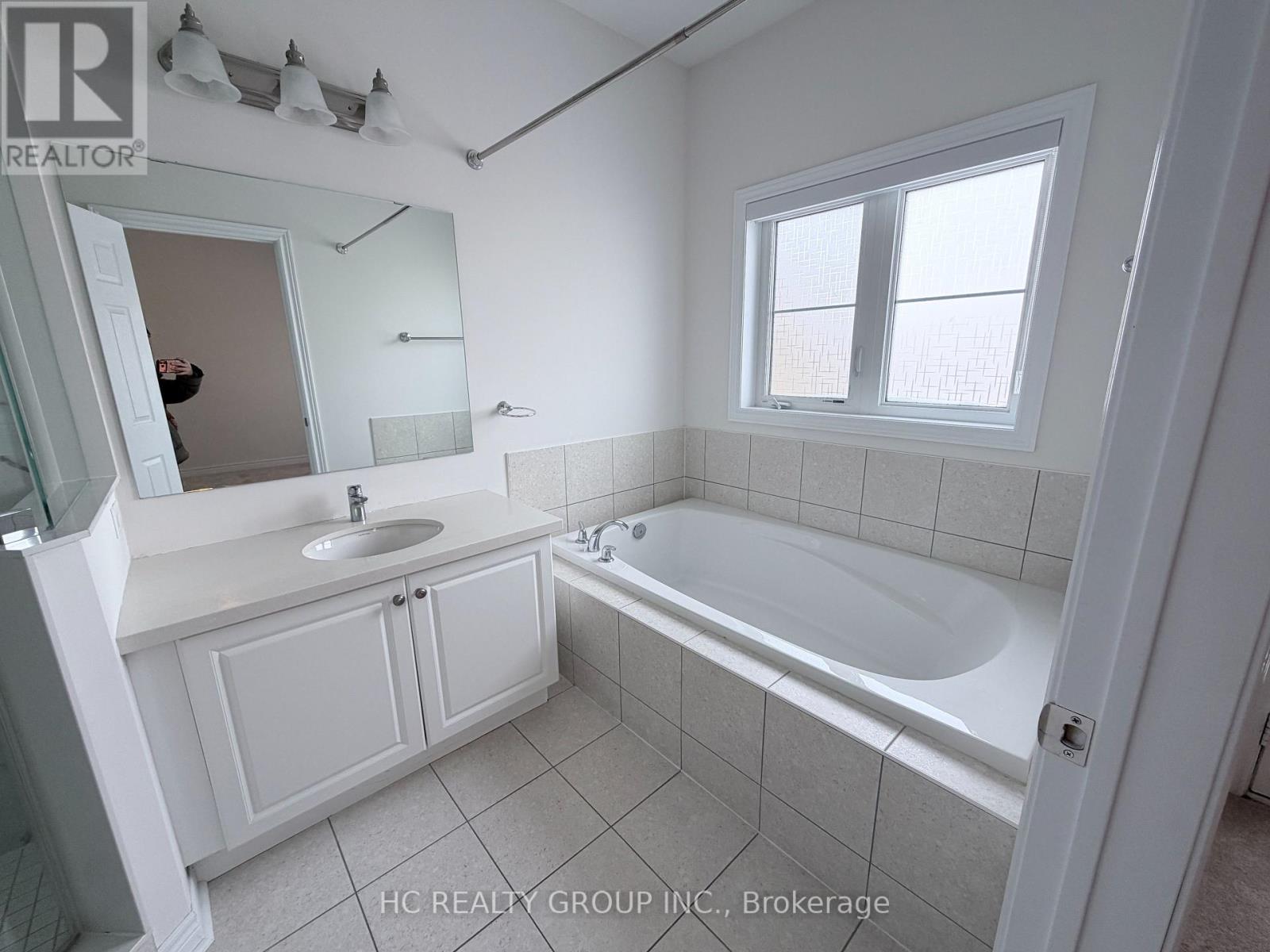 99 Grand Trunk Avenue, Vaughan, Ontario  L6A 5B3 - Photo 6 - N12735914