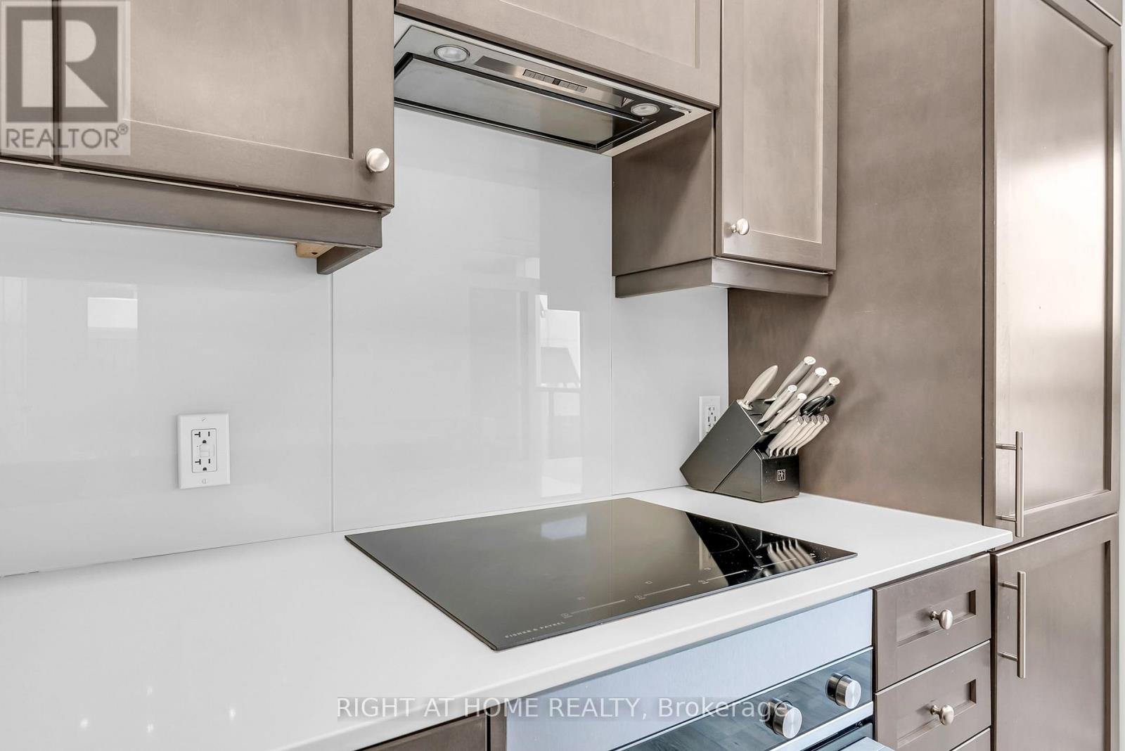 2309 - 9075 Jane Street, Vaughan, Ontario  L4K 0L7 - Photo 13 - N12735968