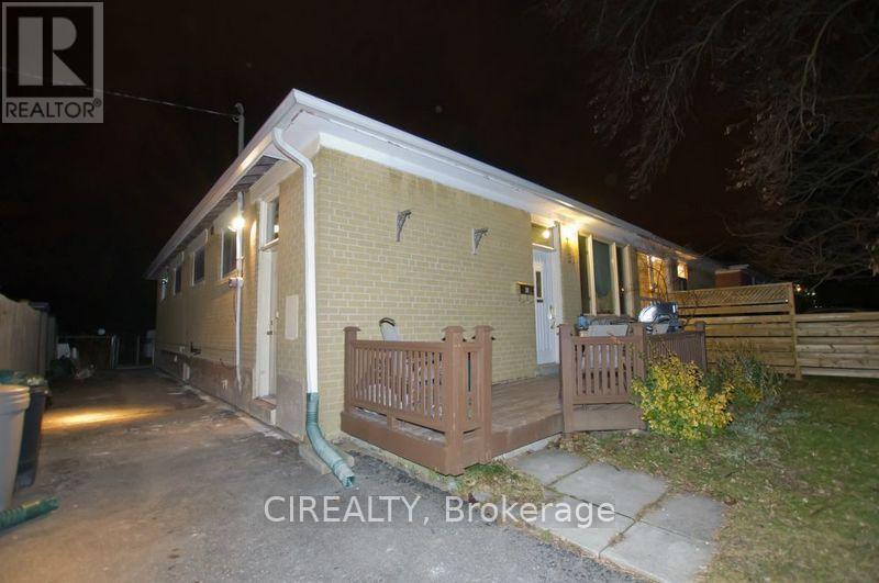 LOWER - 31 BAILEY CRESCENT, Aurora, Ontario