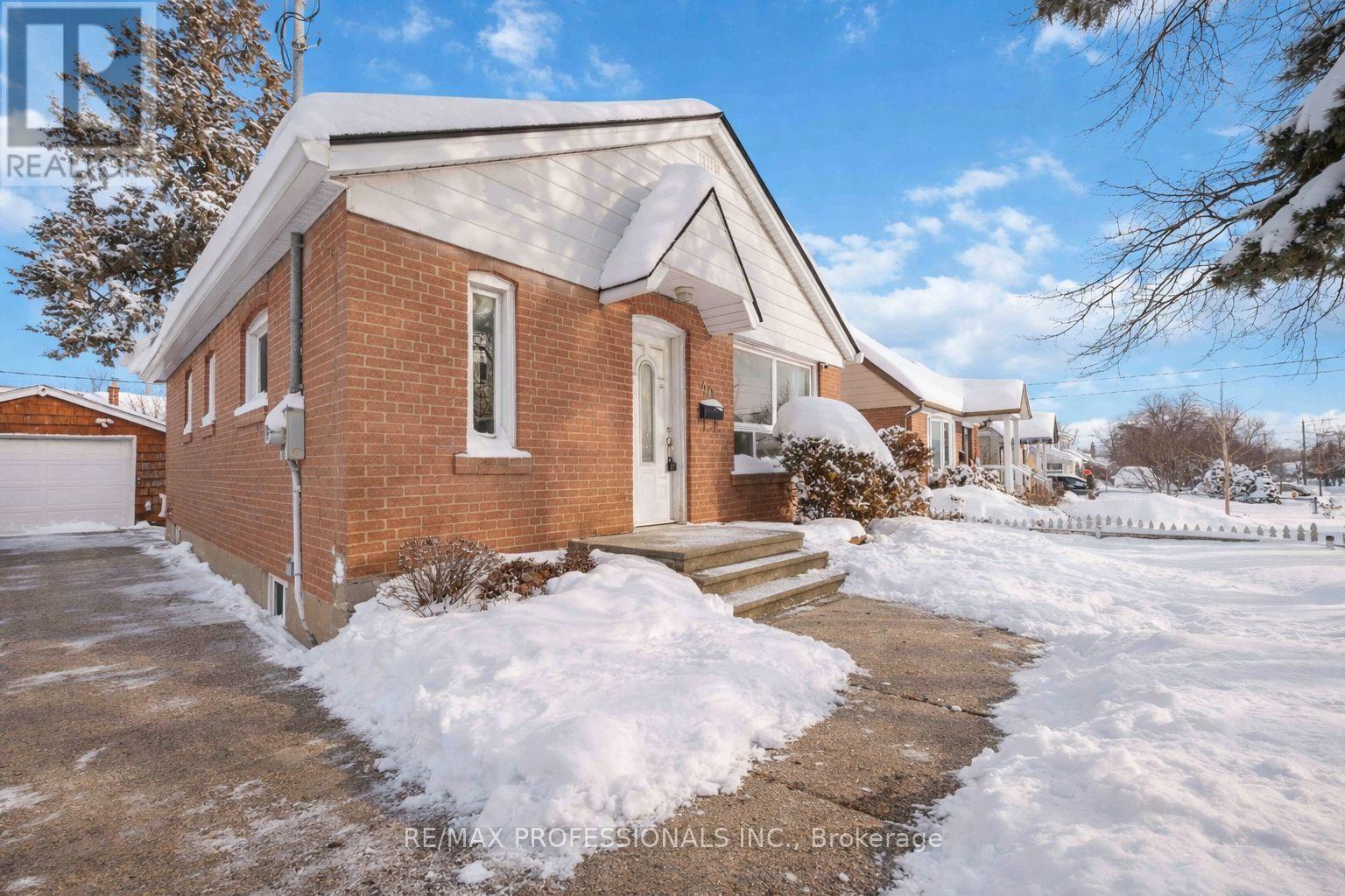40 Allenby Avenue, Toronto, Ontario  M9W 1S6 - Photo 2 - W12735976