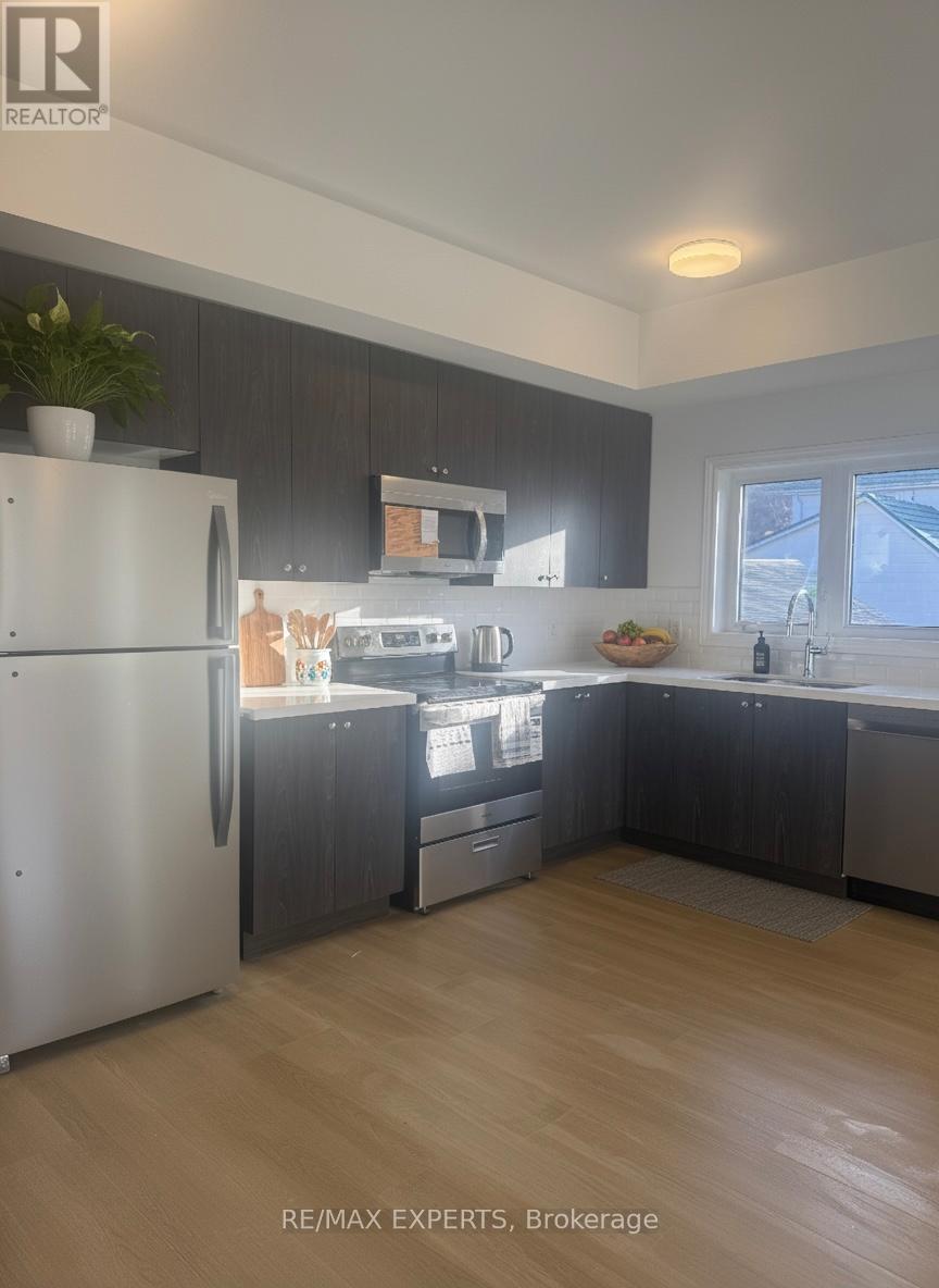 13 - 2 Slessor Boulevard, Grimsby, Ontario  L3M 3T2 - Photo 4 - X12735952