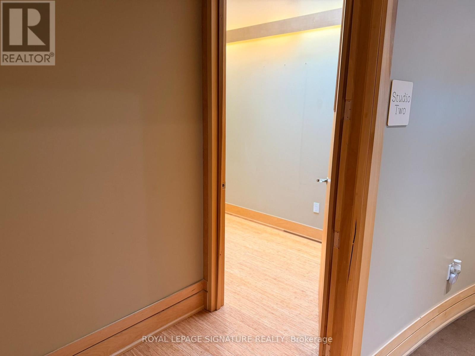 Studio #2 - 3-25 Scarsdale Road, Toronto, Ontario  M3B 2R2 - Photo 4 - C12467305