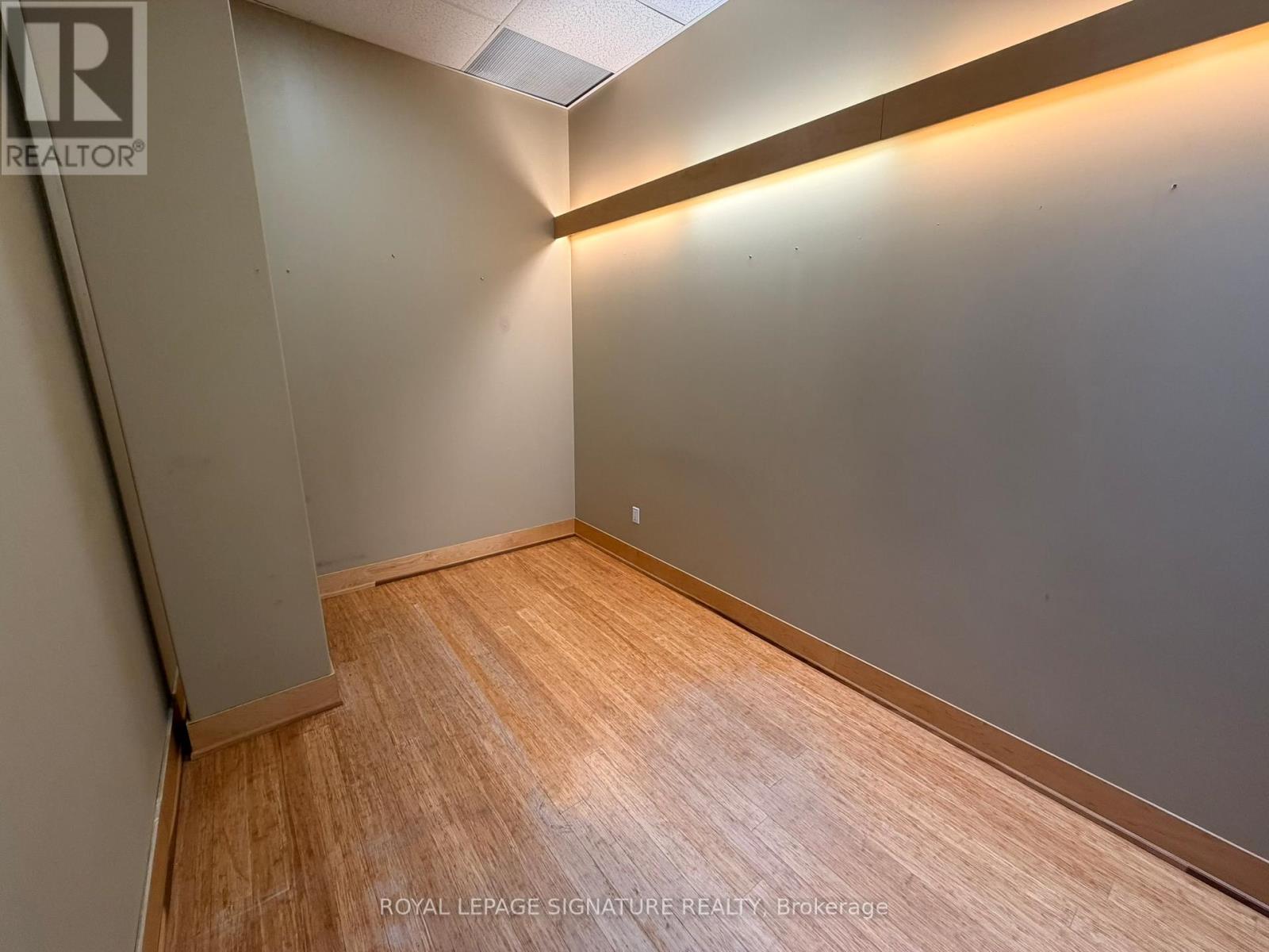 Studio #2 - 3-25 Scarsdale Road, Toronto, Ontario  M3B 2R2 - Photo 5 - C12467305