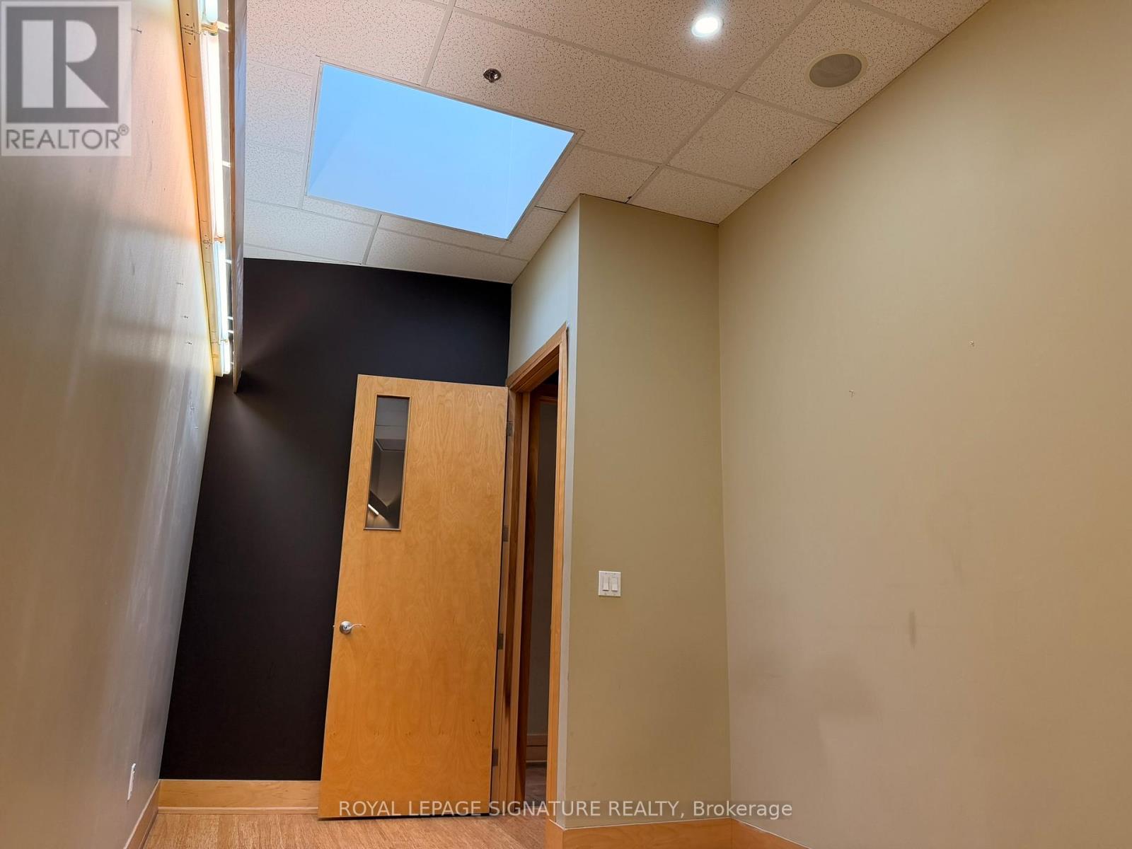 Studio #2 - 3-25 Scarsdale Road, Toronto, Ontario  M3B 2R2 - Photo 10 - C12467305