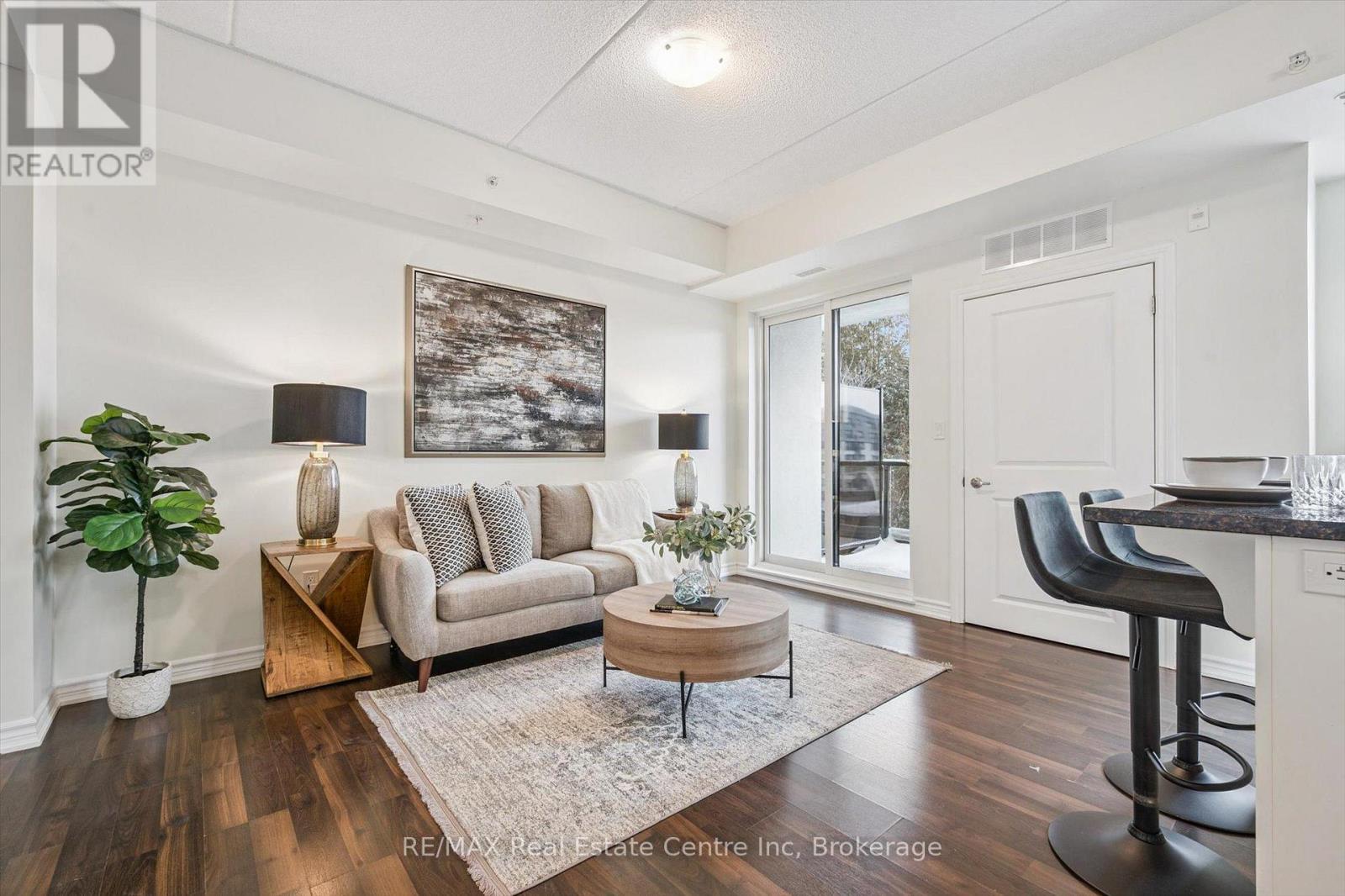 210 - 1280 Gordon Street, Guelph, Ontario  N1L 0N6 - Photo 1 - X12736160