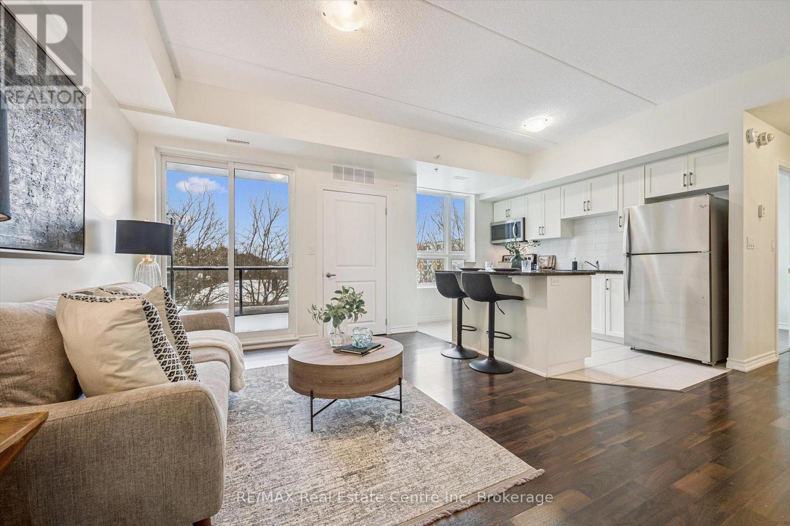 210 - 1280 Gordon Street, Guelph, Ontario  N1L 0N6 - Photo 3 - X12736160