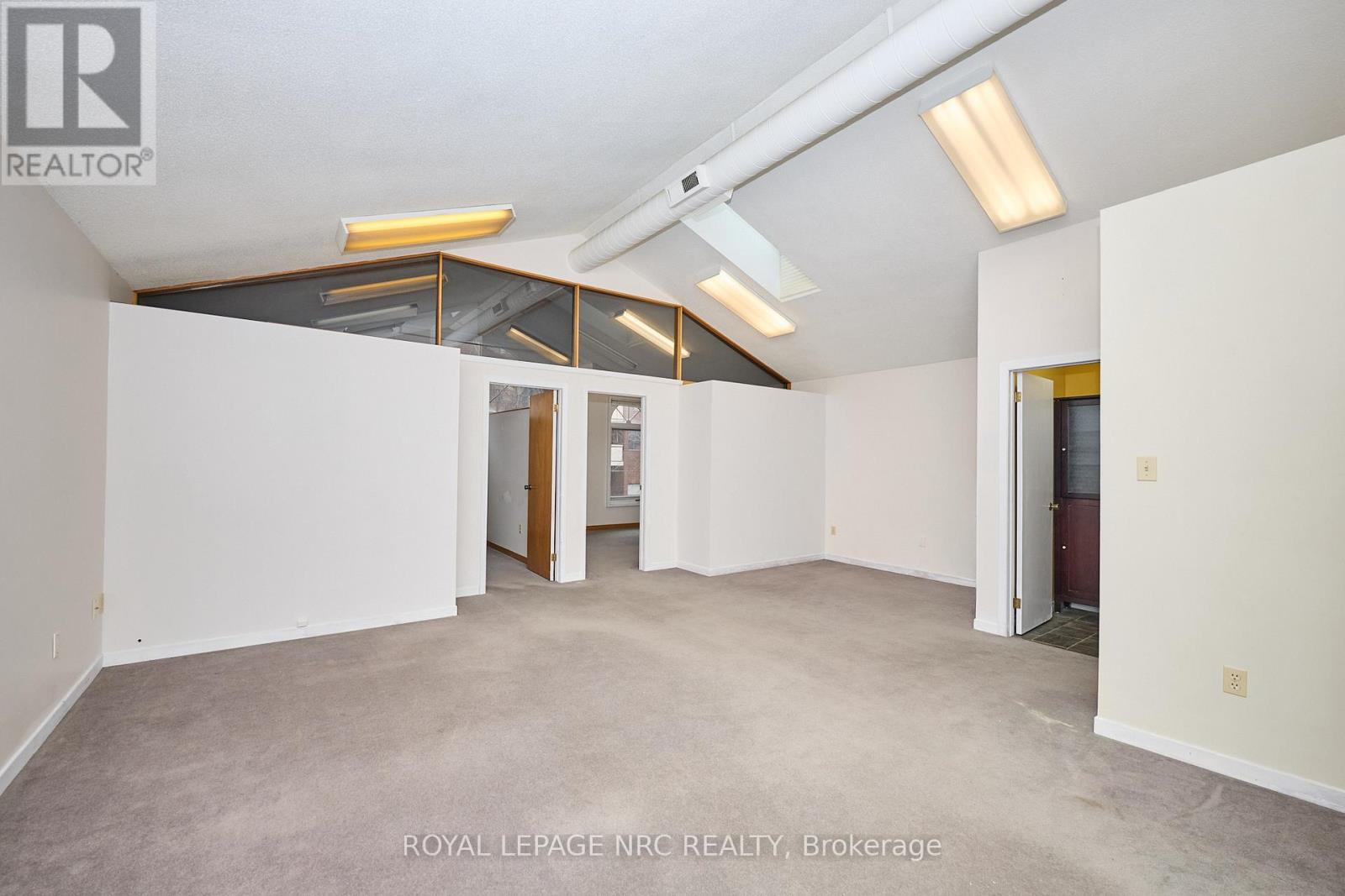 8 Clark Street, St. Catharines, Ontario  L2R 5G2 - Photo 23 - X12690266