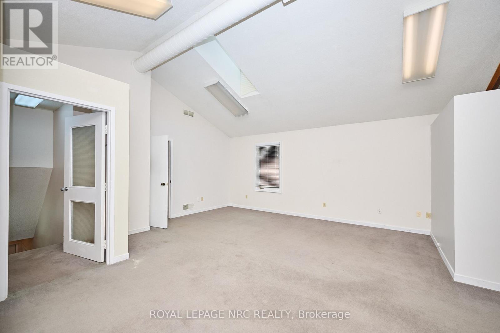 8 Clark Street, St. Catharines, Ontario  L2R 5G2 - Photo 22 - X12690266