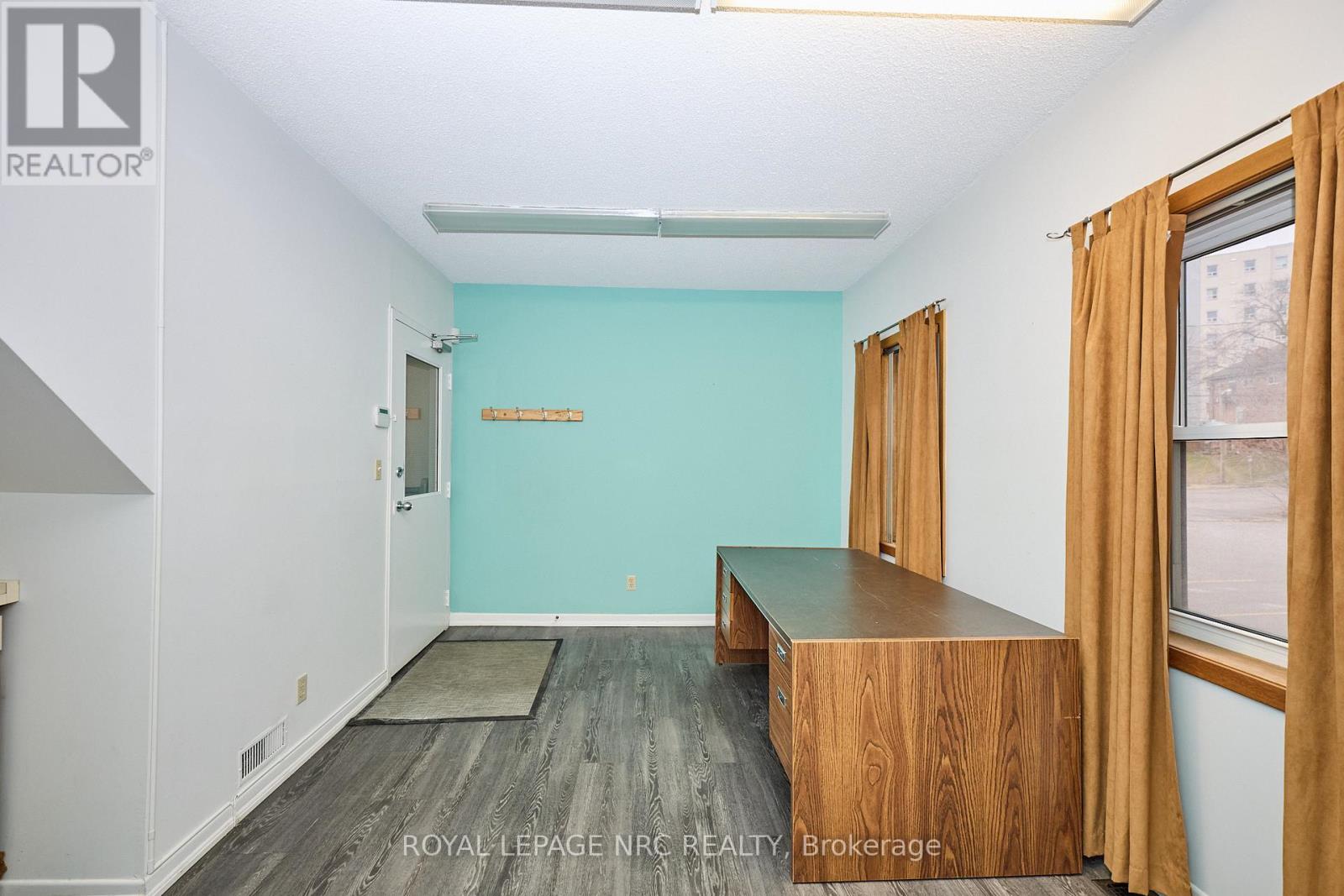 8 Clark Street, St. Catharines, Ontario  L2R 5G2 - Photo 17 - X12690266