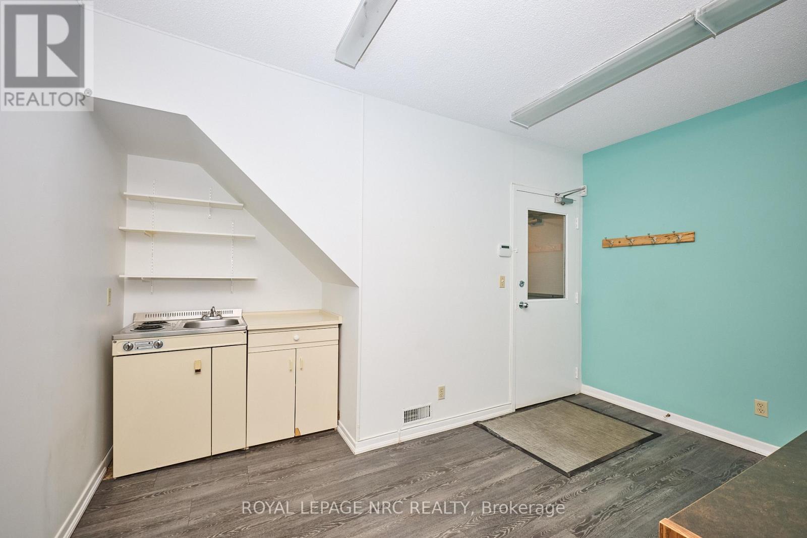 8 Clark Street, St. Catharines, Ontario  L2R 5G2 - Photo 16 - X12690272