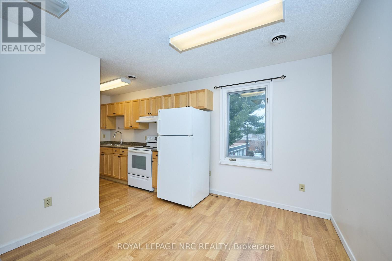 8 Clark Street, St. Catharines, Ontario  L2R 5G2 - Photo 30 - X12690272