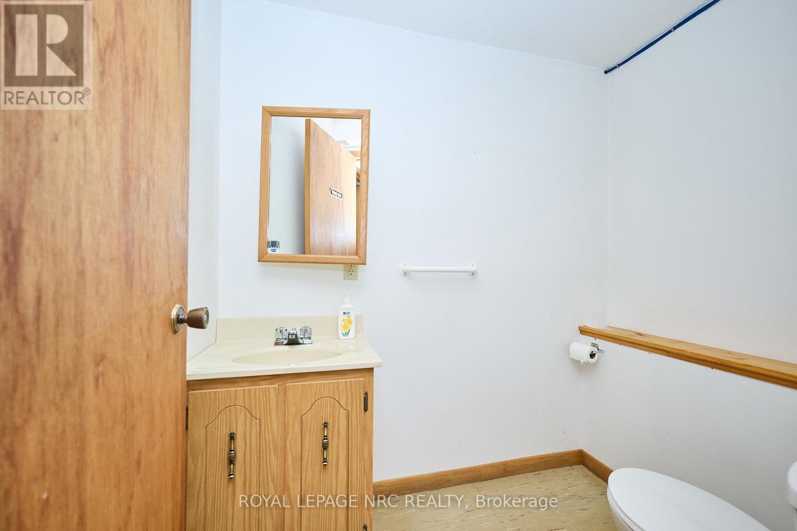 8 Clark Street, St. Catharines, Ontario  L2R 5G2 - Photo 36 - X12690272