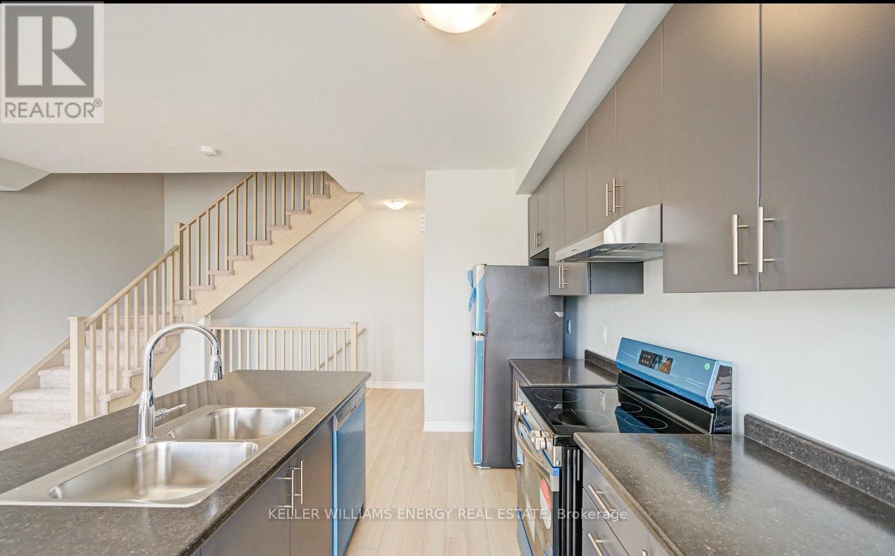 1210 Greentree Path, Oshawa, Ontario  L1H 8L7 - Photo 7 - E12736184