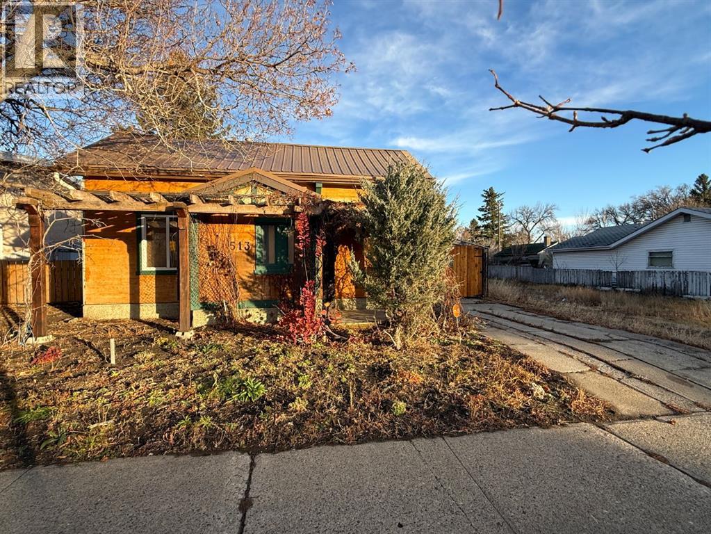 513 19 Street N, Lethbridge, Alberta  T1H 3K6 - Photo 2 - A2275603