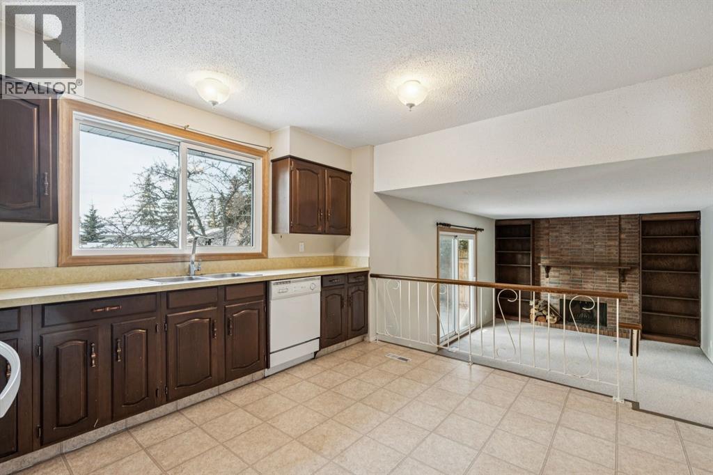 219 Silvercreek Close Nw, Calgary, Alberta  T3B 4G4 - Photo 14 - A2278010