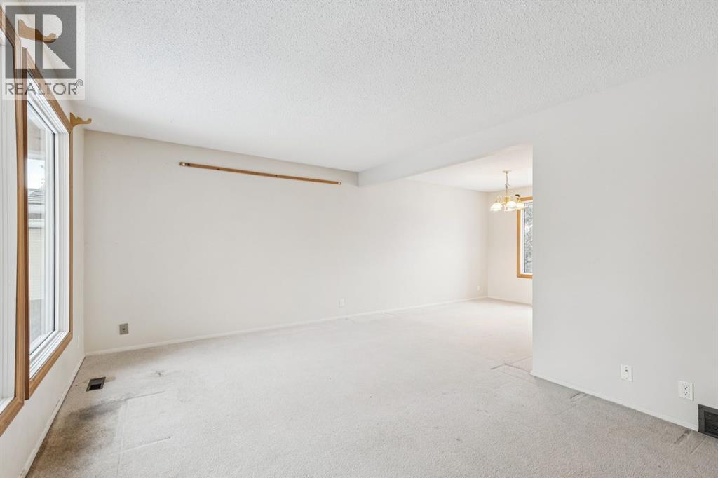 219 Silvercreek Close Nw, Calgary, Alberta  T3B 4G4 - Photo 7 - A2278010