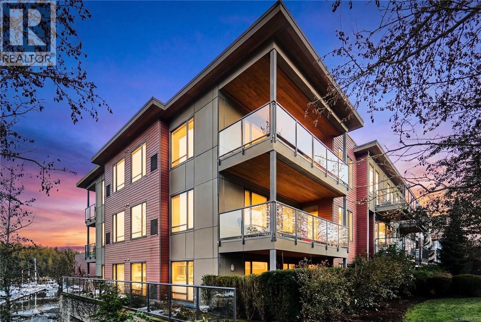 302 580 Stewart Ave, Nanaimo, British Columbia