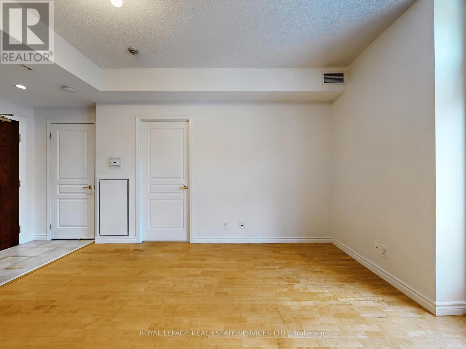 303 - 1 Deer Park Crescent, Toronto, Ontario  M4V 3C4 - Photo 11 - C12736110