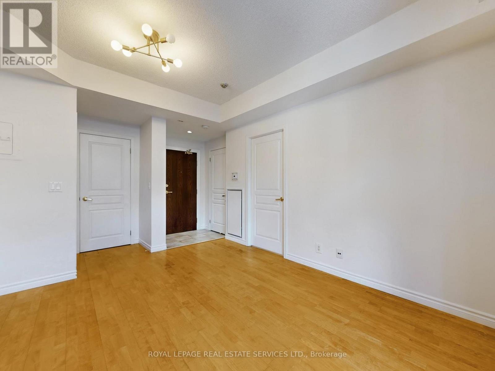 303 - 1 Deer Park Crescent, Toronto, Ontario  M4V 3C4 - Photo 12 - C12736110