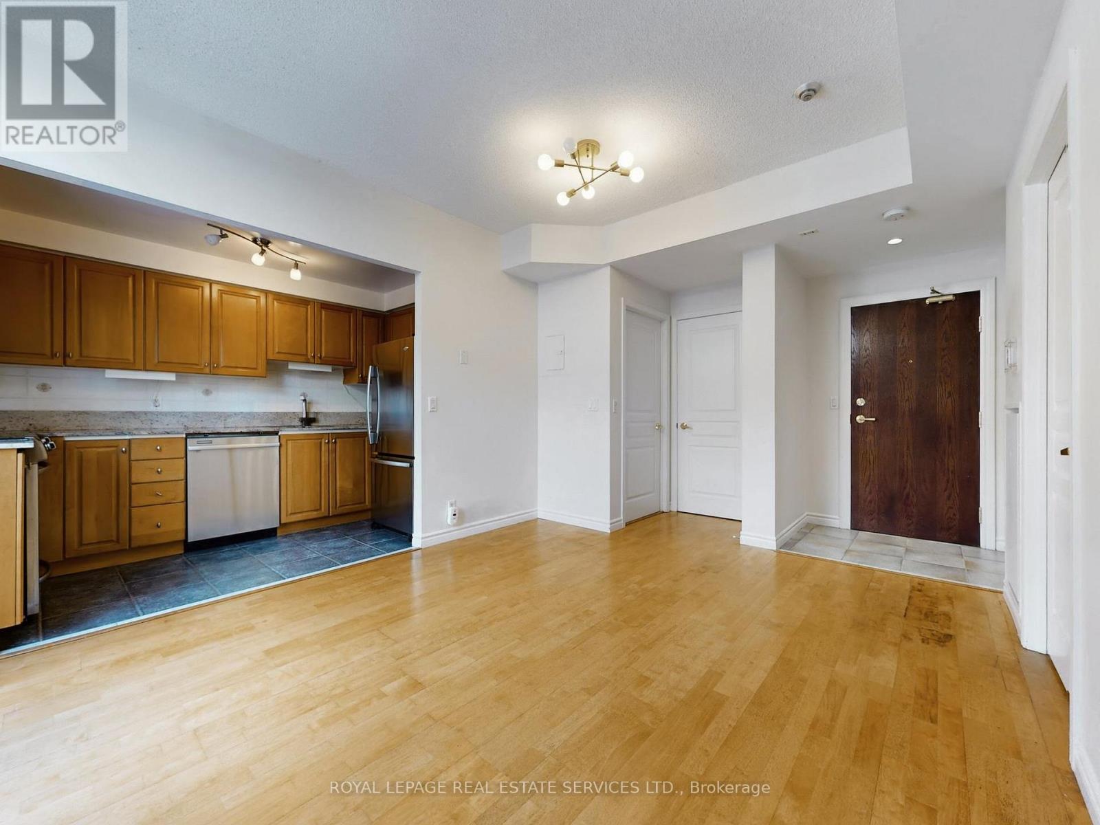 303 - 1 Deer Park Crescent, Toronto, Ontario  M4V 3C4 - Photo 13 - C12736110