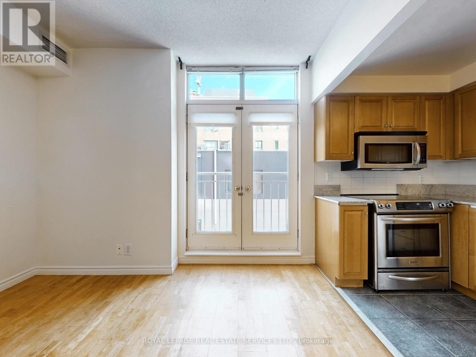 303 - 1 Deer Park Crescent, Toronto, Ontario  M4V 3C4 - Photo 14 - C12736110